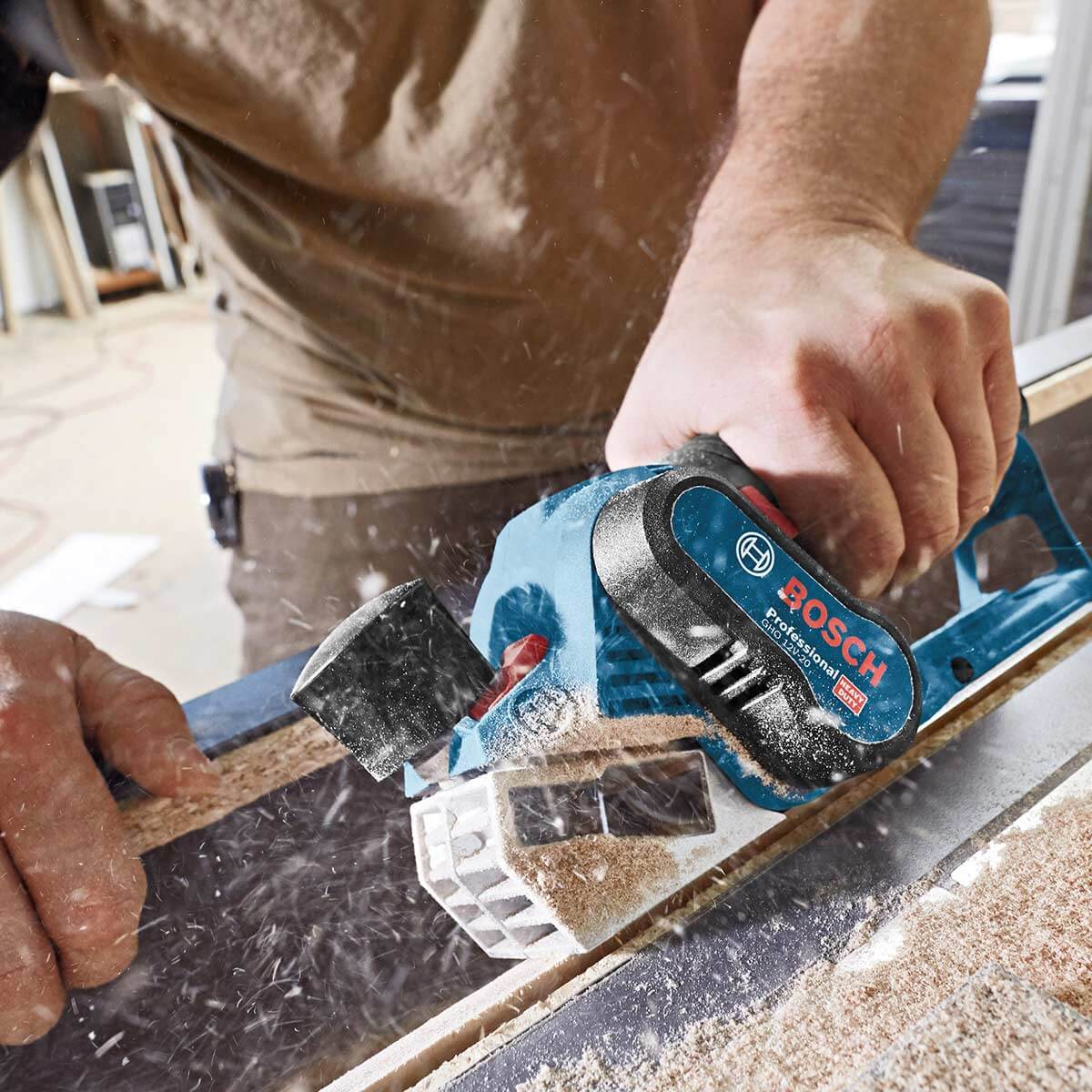 Cepillo inalámbrico 12VGHO 12V-20 Brushless + Kit 2 Baterías 12V 2 Ah + Cargador de batería GAL12V-20 Marca Bosch - Image 4