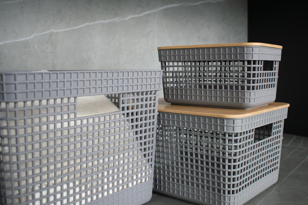 Cesta grid con tapa de bambú 8 litros color plomo