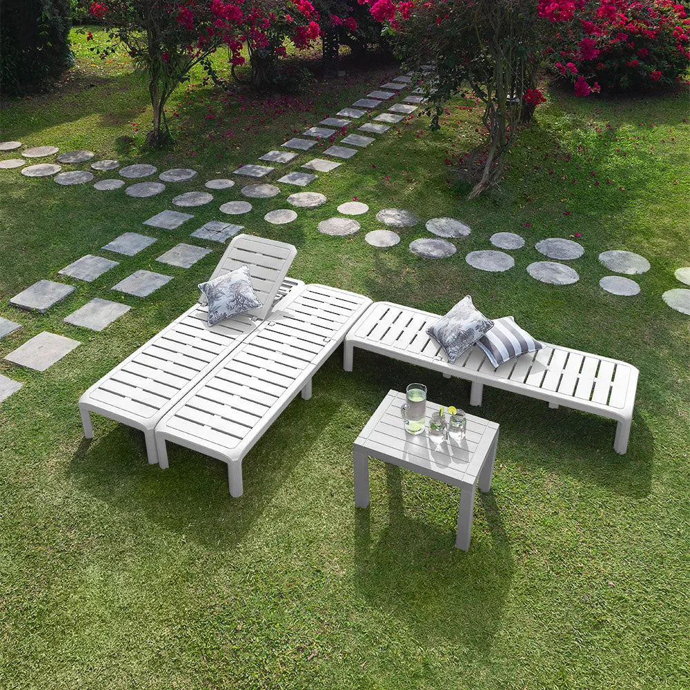 Combo piscina 2 camas asoleadoras + 2 sillas playeras + 1 mesa de centro rectangular blanco marca Rimax