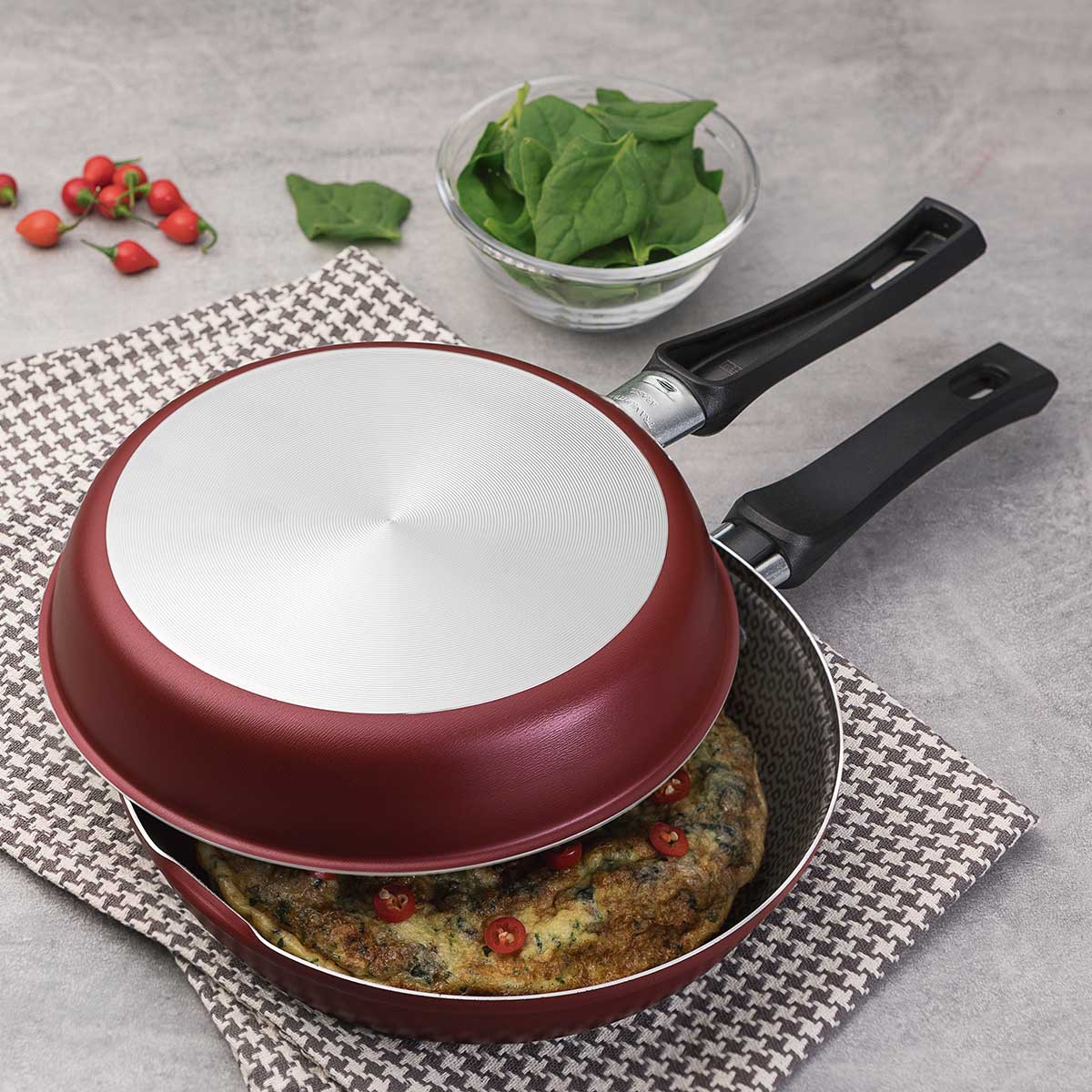 Omeletera de cocina doble antiadherente color rojo 20 cm Tramontina - Image 4