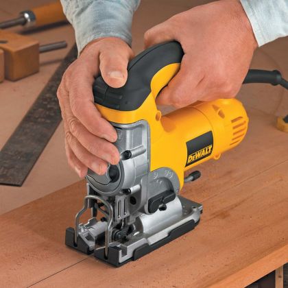 Sierra caladora orbital de 6.5amp con asa superior + bolsa contratista marca Dewalt - Image 2