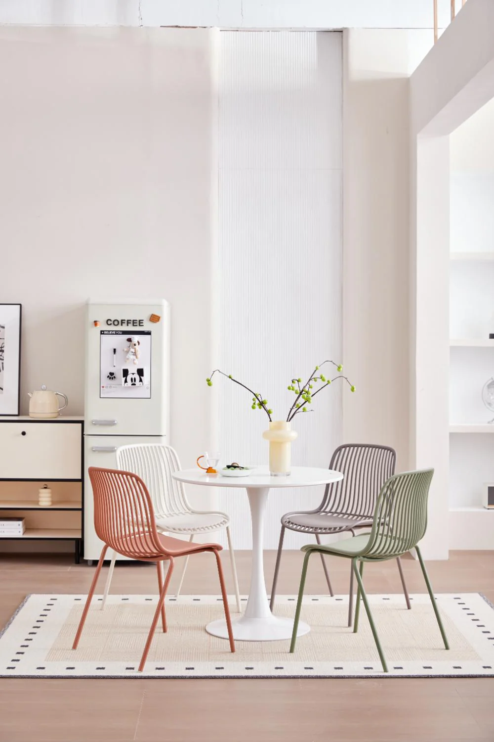 Silla Barcelona, Color Taupe, Con espaldar en lineas diseño moderno - Image 15