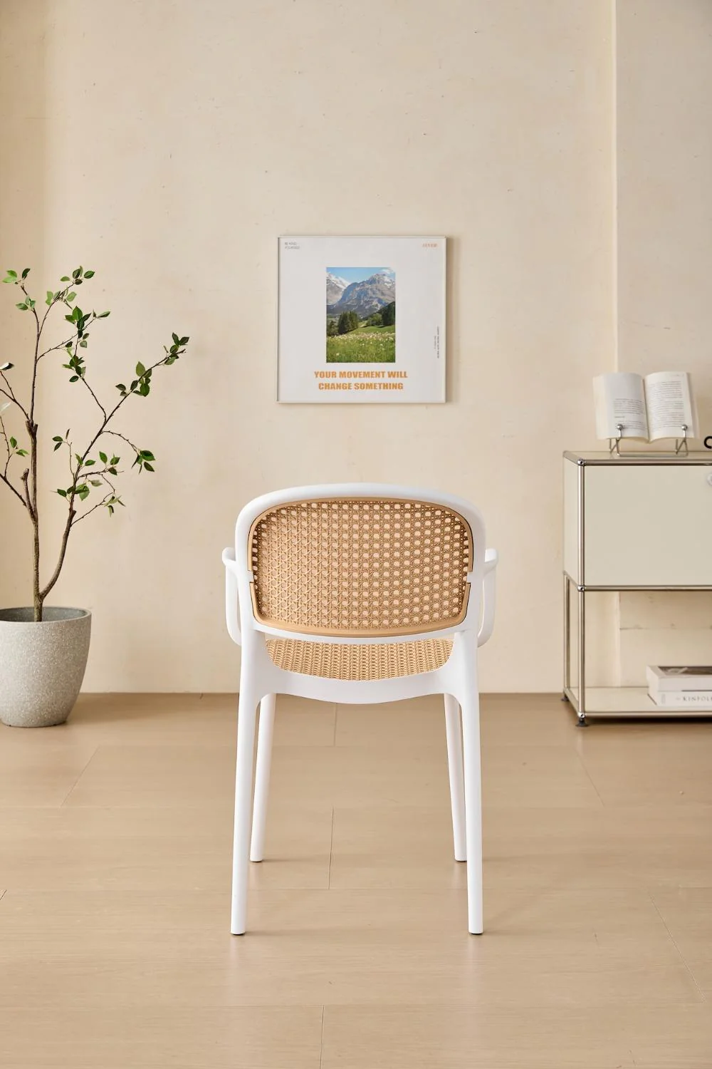 Silla con Brazos Nest, Color Blanco y Beige, Con espaldar y asiento en rejilla - Image 5