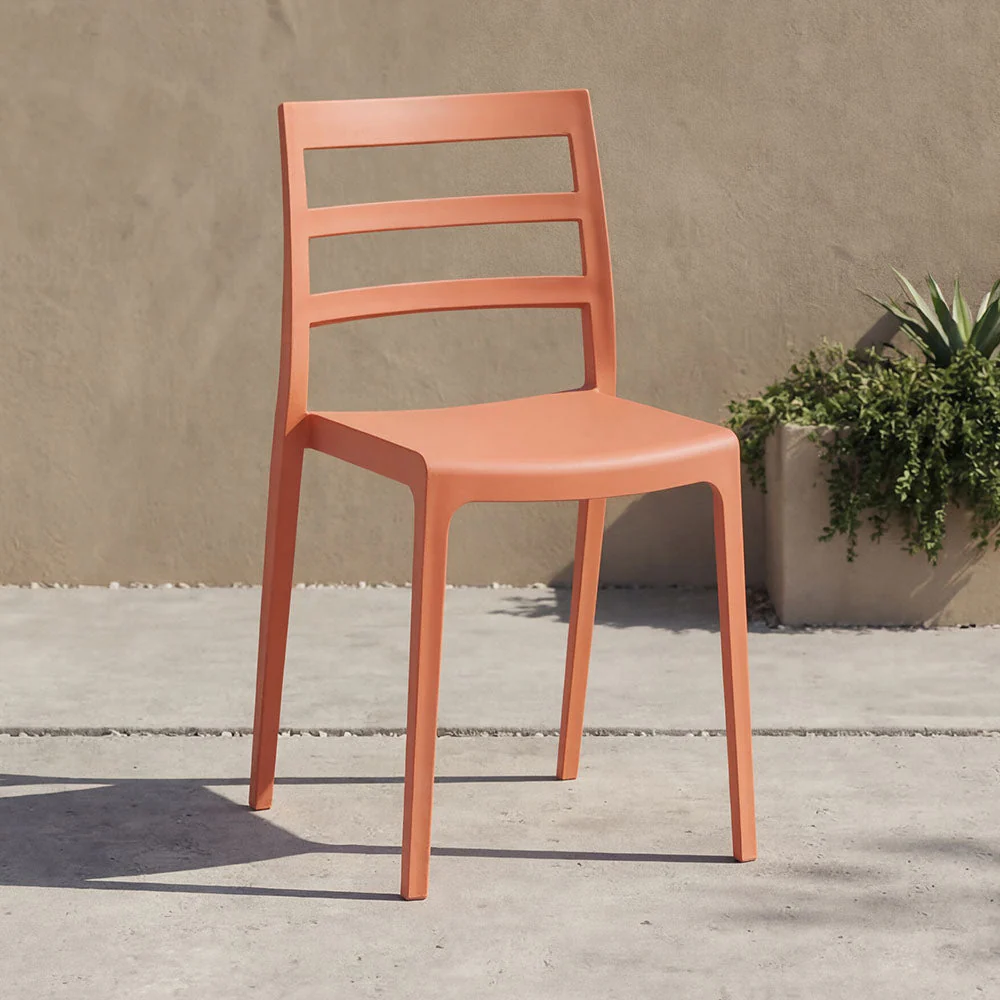 Silla New York, Terracota, Con espaldar en líneas y diseño minimalista